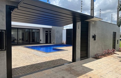 Maringa House | Day Use or Overnight Stay Cozy House with Pool and Jacuzzi