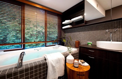 Daylesford House | Daybreaker (With Car Parking)