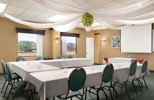 Sainte-Helene-de-Bagot Hotel | Days Inn by Wyndham Ste Helene de Bagot