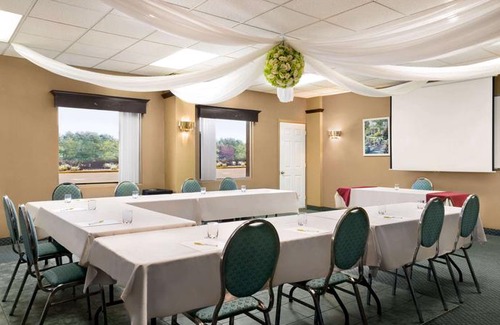 Sainte-Helene-de-Bagot Hotel | Days Inn by Wyndham Ste Helene de Bagot