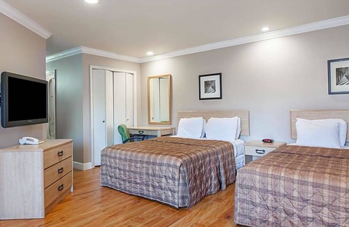 Paradise Valley Hotel | Days Inn by Wyndham San Francisco S/Oyster Point Airport