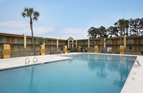 Dock Junction Hotel | Days Inn by Wyndham Brunswick/St. Simons Area