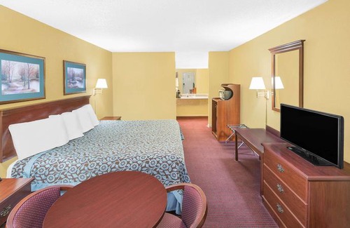 North Little Rock Hotel | Days Inn by Wyndham N Little Rock East