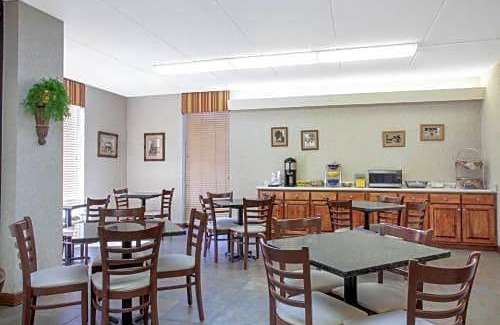 Statesboro Hotel | Days Inn by Wyndham Statesboro