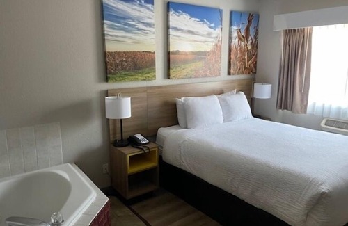Ames Hotel | Days Inn by Wyndham Ames