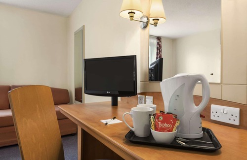 Norton Canes Hotel | Days Inn by Wyndham Cannock Norton Canes M6 Toll
