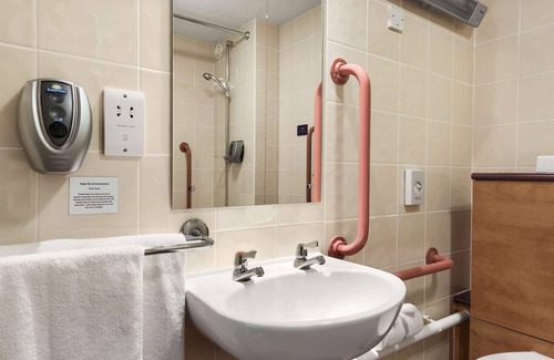 Norton Canes Hotel | Days Inn by Wyndham Cannock Norton Canes M6 Toll