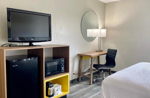 Columbus Hotel | Days Inn by Wyndham Columbus IN