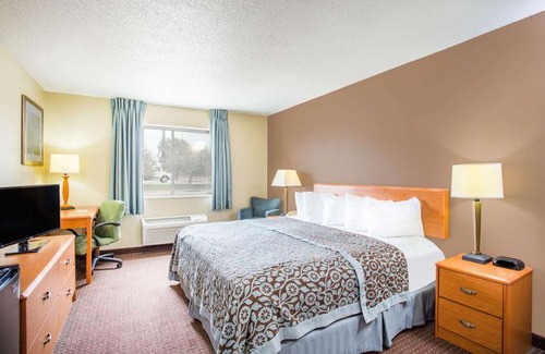 Evansdale Hotel | Days Inn by Wyndham Evansdale Waterloo
