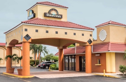 Biggar Hotel | Days Inn by Wyndham Fort Myers