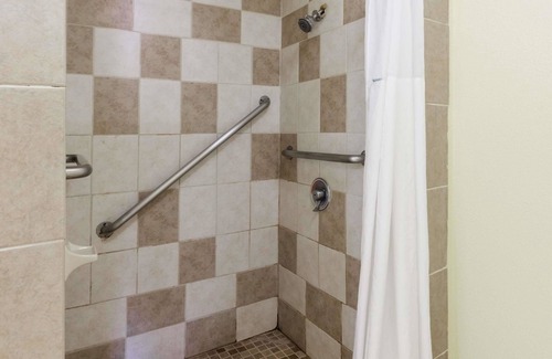 Kent Hotel | Days Inn by Wyndham Kent - Akron