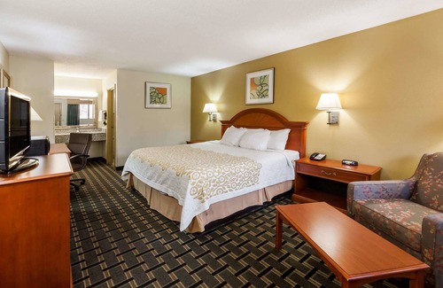 Kent Hotel | Days Inn by Wyndham Kent - Akron