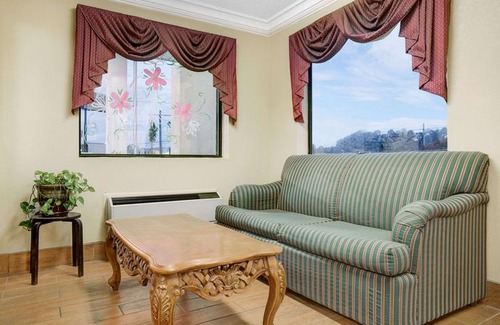 Macon Hotel | Days Inn by Wyndham Macon I 475
