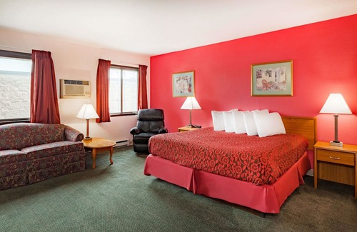 Mason City Hotel | Days Inn by Wyndham Mason City