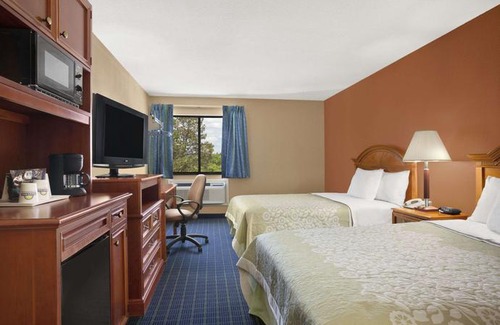 New Hampton Hotel | Days Inn by Wyndham Middletown New Hampton