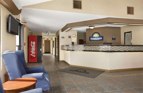 New Hampton Hotel | Days Inn by Wyndham Middletown New Hampton