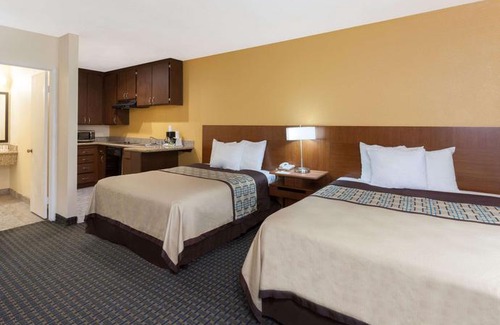 Del Cerro Hotel | Days Inn by Wyndham Mission Valley Qualcomm Stadium SDSU