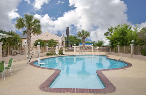Nacogdoches Hotel | Days Inn by Wyndham Nacogdoches/SFA University/Downtown