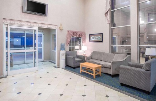 Nacogdoches Hotel | Days Inn by Wyndham Nacogdoches/SFA University/Downtown