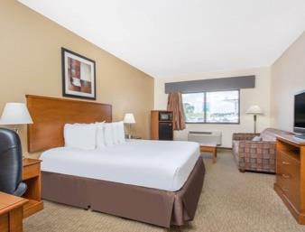 Phenix City Hotel | Days Inn by Wyndham Phenix City Near Fort Benning