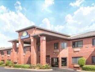 Phenix City Hotel | Days Inn By Wyndham Phenix City Near Fort Moore