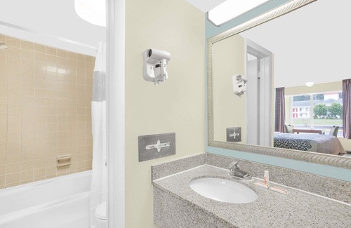 Ruther Glen Hotel | Days Inn by Wyndham Ruther Glen Kings Dominion Area