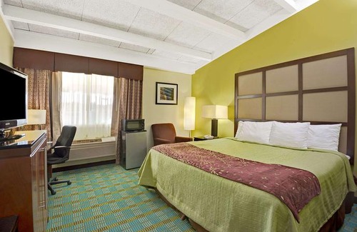 Southington Hotel | Days Inn by Wyndham Southington