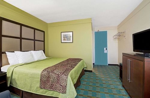 Southington Hotel | Days Inn by Wyndham Southington