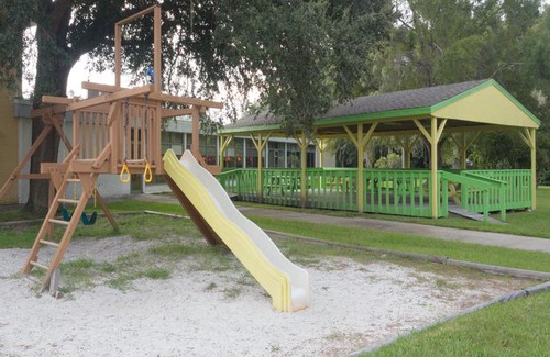 Crystal River Hotel | Days Inn by Wyndham Crystal River