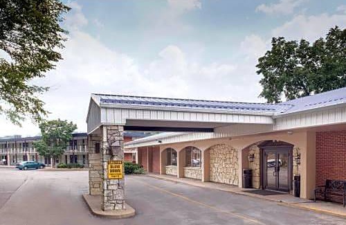 Dubuque Hotel | Days Inn by Wyndham Dubuque