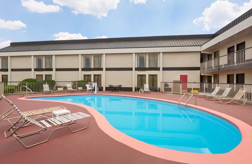 Westover Hotel | Days Inn & Suites by Wyndham Fort Bragg/Cross Creek Mall
