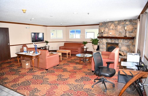 Kaukauna Hotel | Days Inn & Suites by Wyndham Kaukauna WI