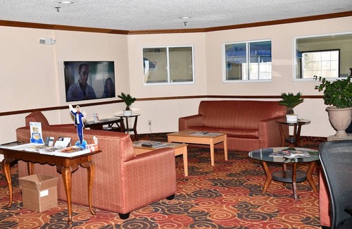 Kaukauna Hotel | Days Inn & Suites by Wyndham Kaukauna WI