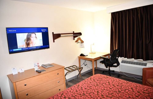 Kaukauna Hotel | Days Inn & Suites by Wyndham Kaukauna WI