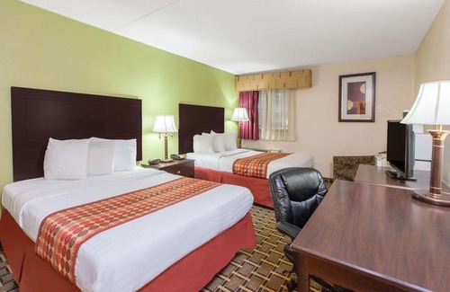 Madison Heights Hotel | Days Inn & Suites by Wyndham Madison Heights MI