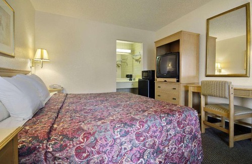 Tillmans Corner Hotel | Days Inn & Suites by Wyndham Mobile