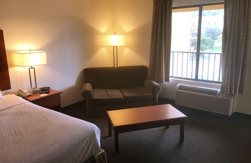 Tillmans Corner Hotel | Days Inn & Suites by Wyndham Mobile