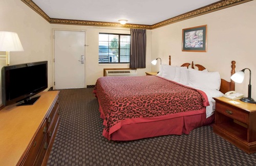 Kokomo Hotel | Days Inn & Suites by Wyndham Kokomo