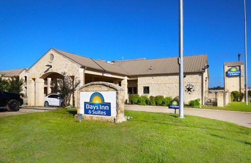 Llano Hotel | Days Inn & Suites by Wyndham Llano