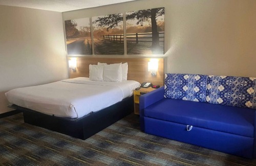 Tillmans Corner Hotel | Days Inn & Suites by Wyndham Mobile