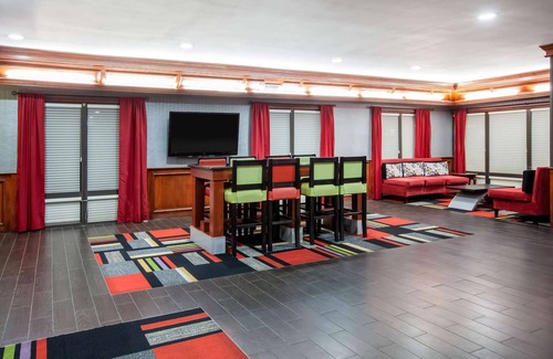 Tyler Hotel | Days Inn & Suites by Wyndham Tyler