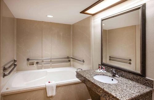 Tyler Hotel | Days Inn & Suites by Wyndham Tyler