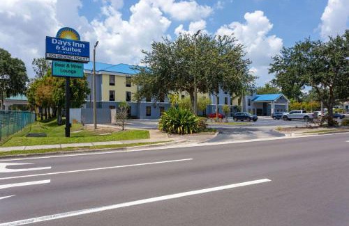 Lakeland Hotel | Days Inn & Suites by Wyndham Lakeland