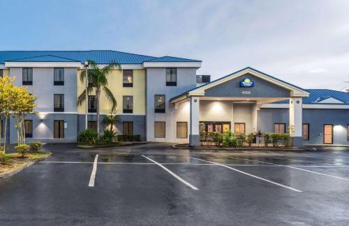 Lakeland Hotel | Days Inn & Suites by Wyndham Lakeland