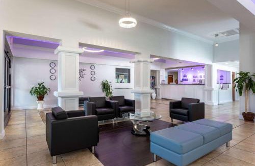Lakeland Hotel | Days Inn & Suites by Wyndham Lakeland