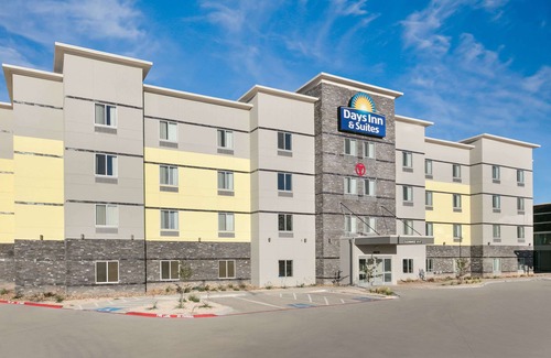 Lubbock Hotel | Days Inn & Suites by Wyndham Lubbock Medical Center