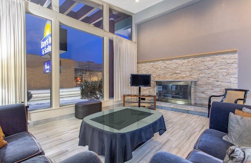 Rhinelander Hotel | Days Inn & Suites by Wyndham Rhinelander