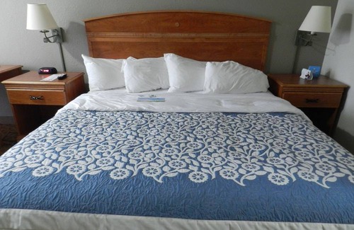 Rhinelander Hotel | Days Inn & Suites by Wyndham Rhinelander