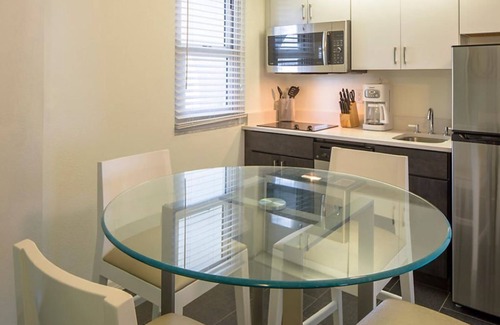 Daytona Beach Shores Resort | 🌴 Daytona Seabreeze ✨ Experience Paradise in a1 Bedroom - Sleeps 4!