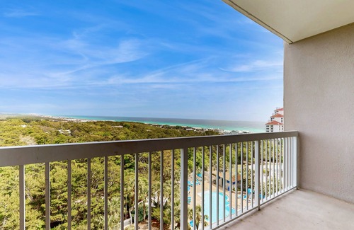 Sandestin Apartment | Dazzling studio with Gulf and nature views, shared pool and hot tub